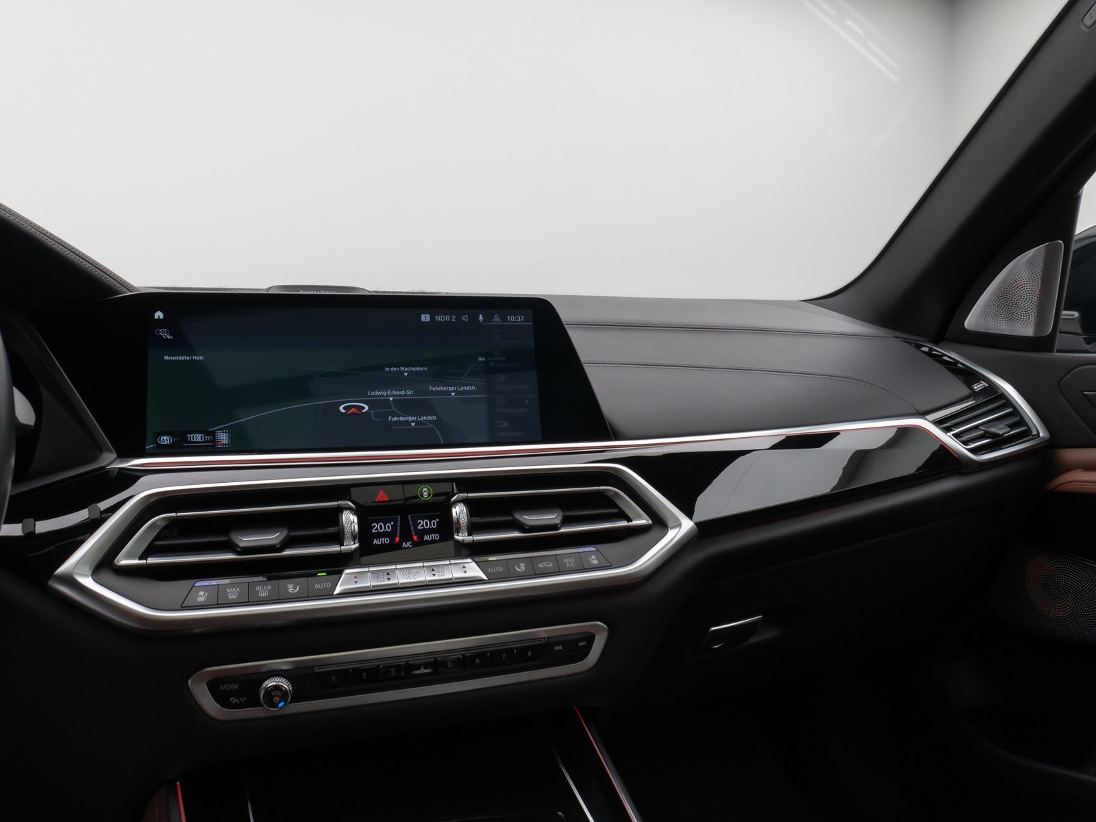 Fahrzeugabbildung BMW X5 M50i Panorama Laser HUD DAB B&W SoftClos Voll