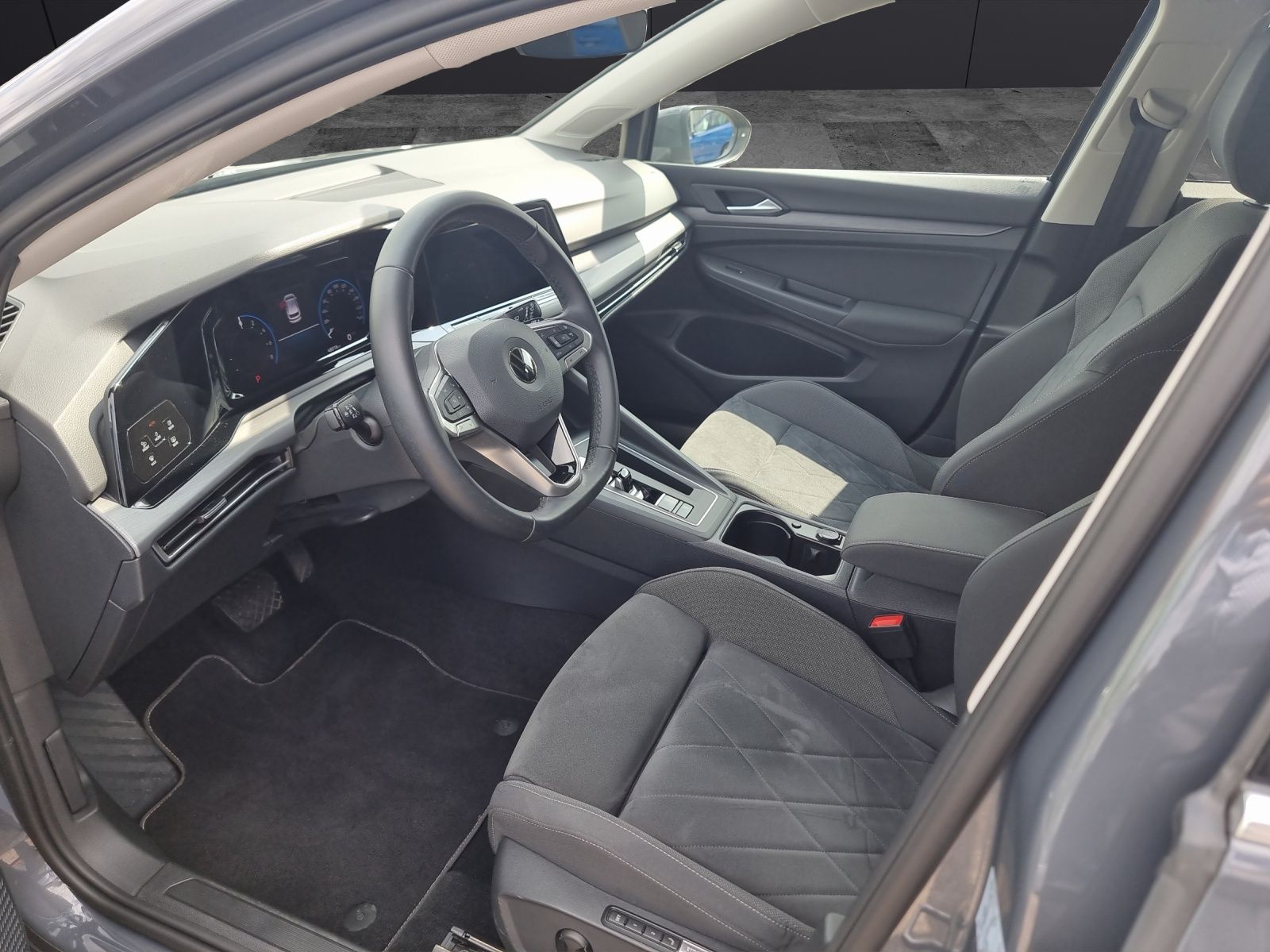 Fahrzeugabbildung Volkswagen Golf VIII Lim. Style eHybrid DSG IQ.Light ACC AH