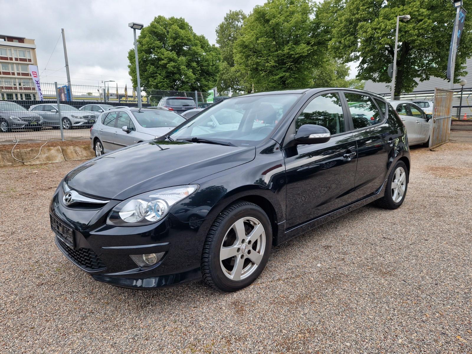 Hyundai i30 1.6 CRDi KLIMA-LEDER-SHZ-PDC-EURO5
