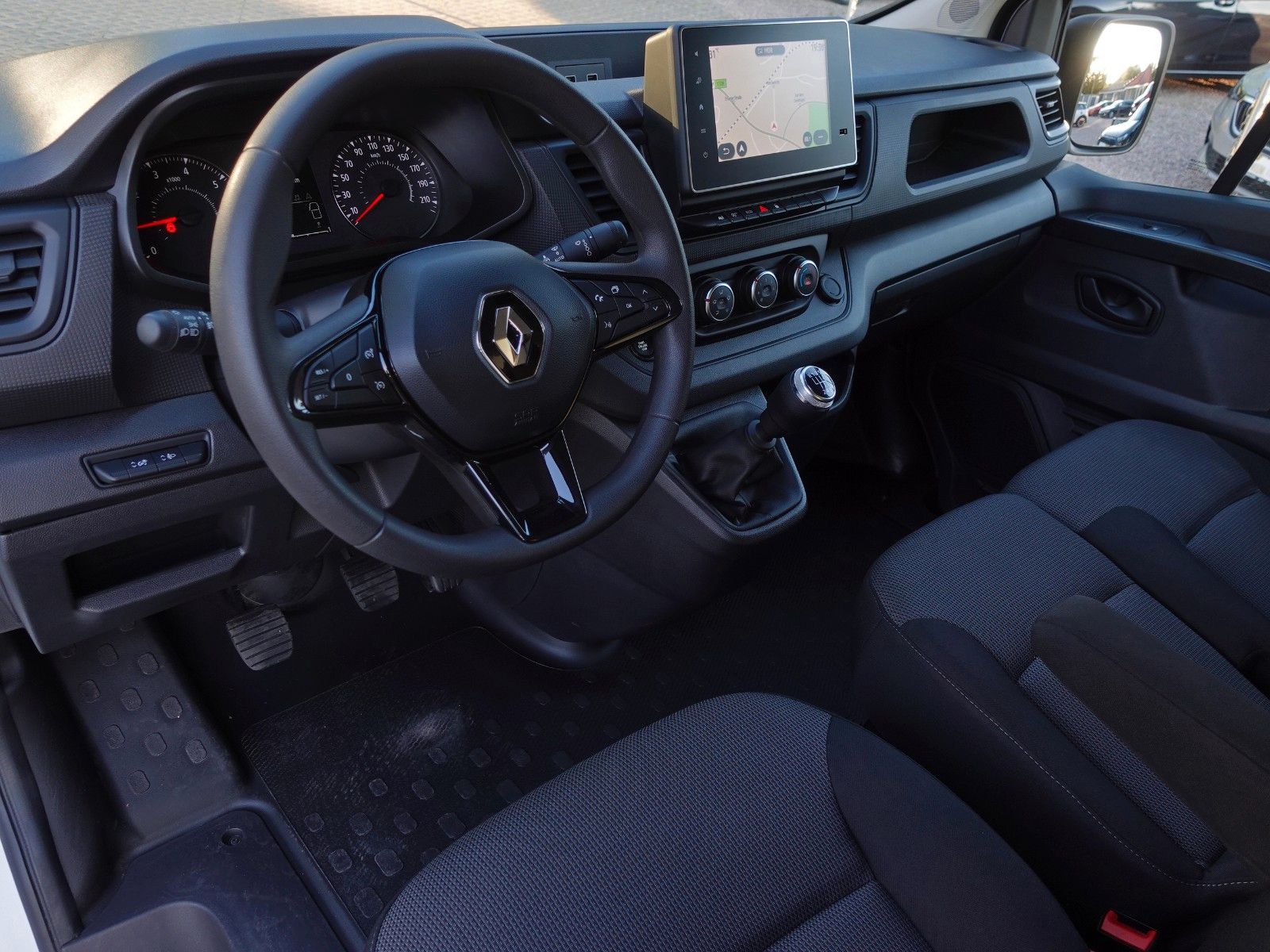 Fahrzeugabbildung Renault Trafic 2.0 Blue dCI Klima/Navi/EASYLINKL1H1 2,8t