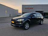 Audi Q7 4.2 FSI quattro tiptronic - S line 7 places - Audi Q7 4L mit Benzin-Antrieb