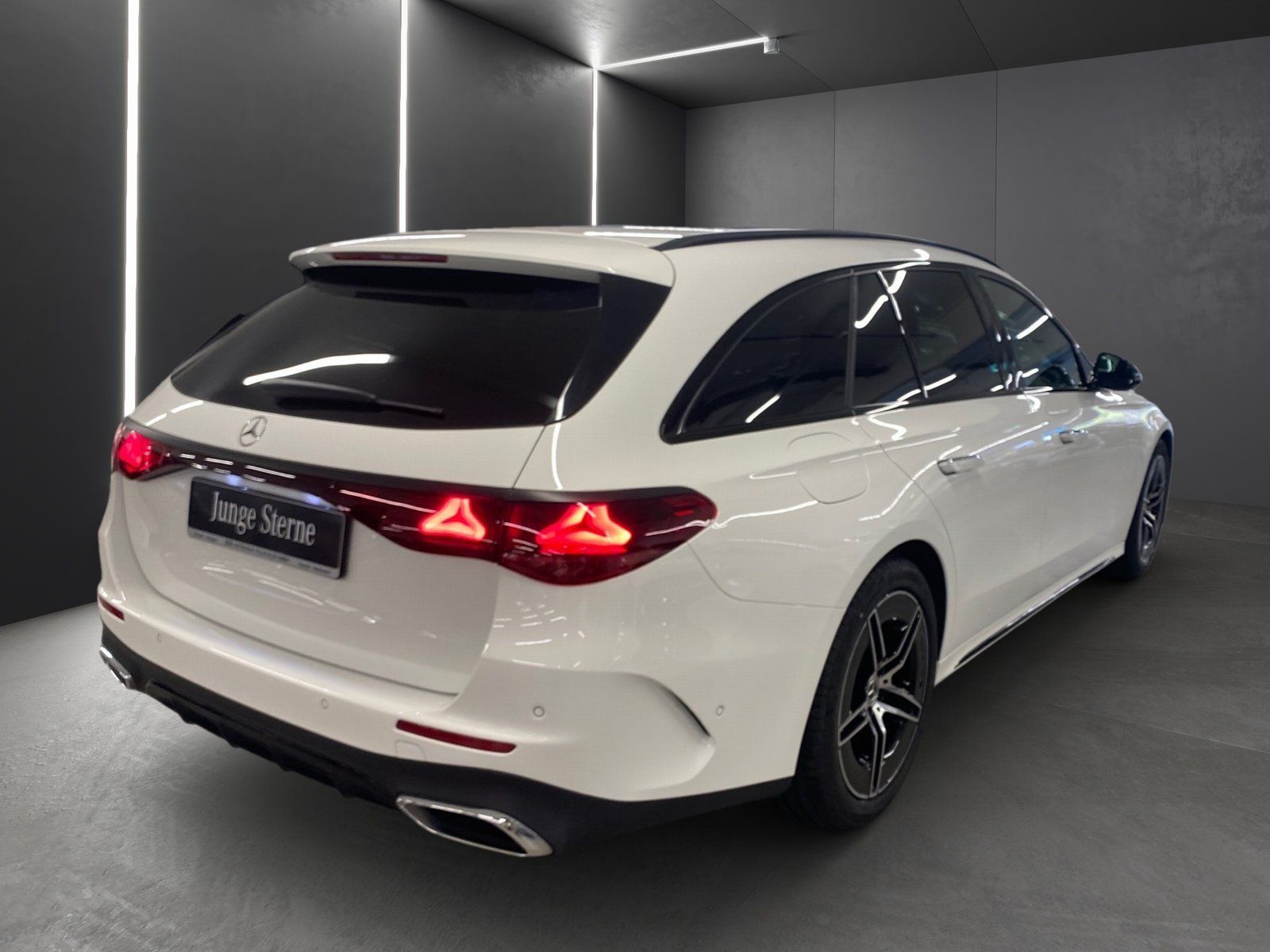 Fahrzeugabbildung Mercedes-Benz E 200 T AMG*AHK*Night*Distro*Totwink*LED*CarPlay
