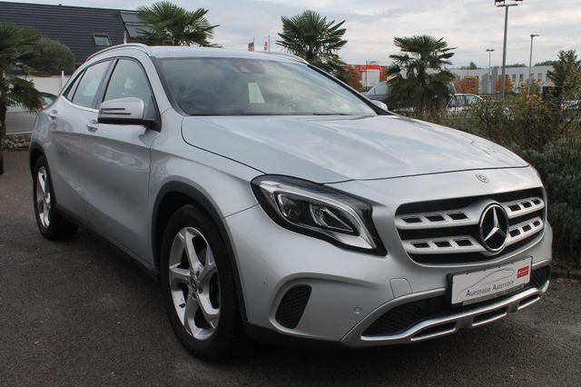 Mercedes-Benz GLA 200, Navi, Parkpilot, Tempomat, Teilleder