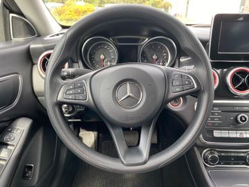 Fahrzeugabbildung Mercedes-Benz CLA 200*Navi*Bluetooth*Tempomat*Klima*