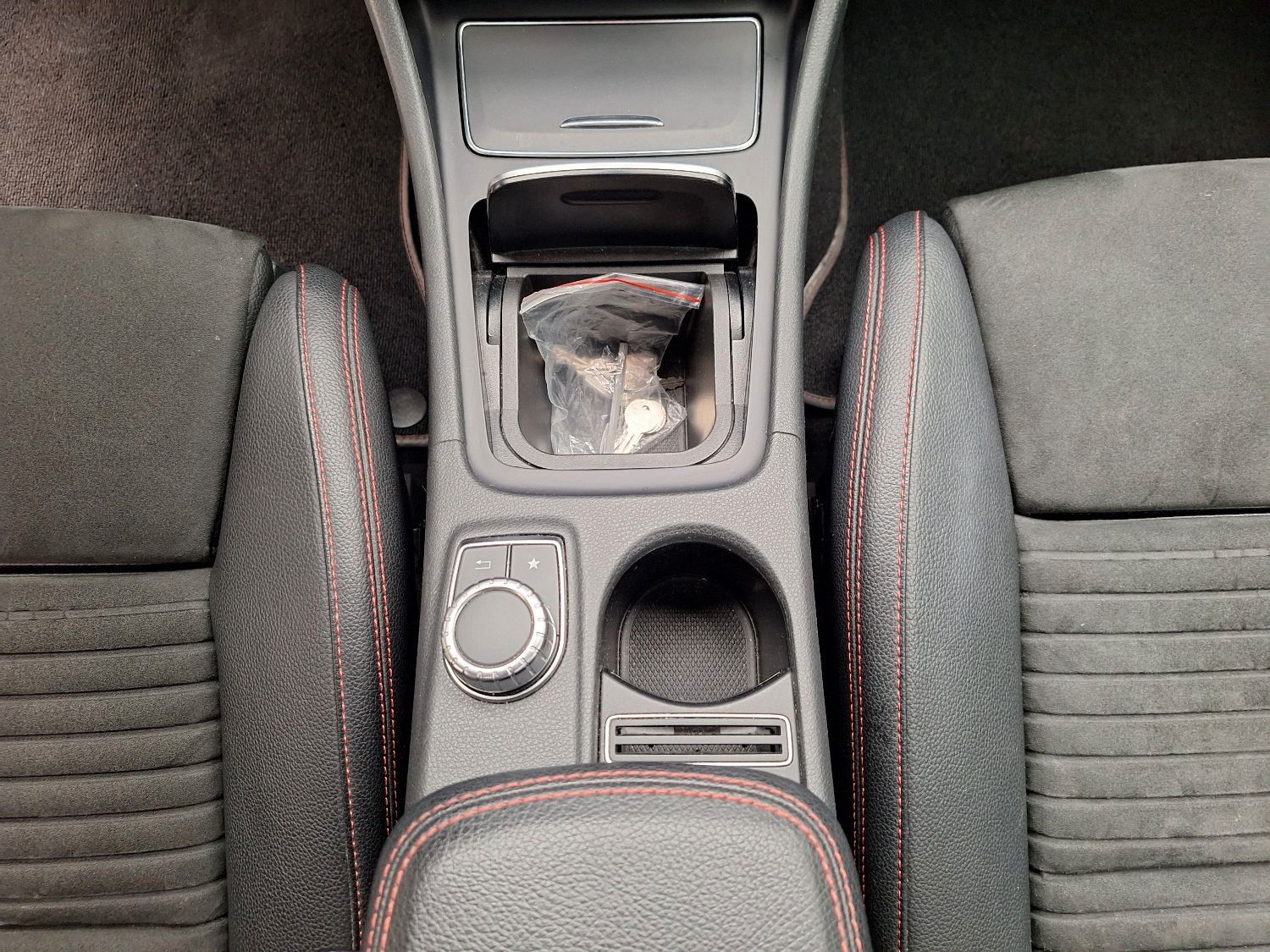 Fahrzeugabbildung Mercedes-Benz CLA 180 SB AMG-LINE/NAVI/LED/LEDER/PANO/SHZ