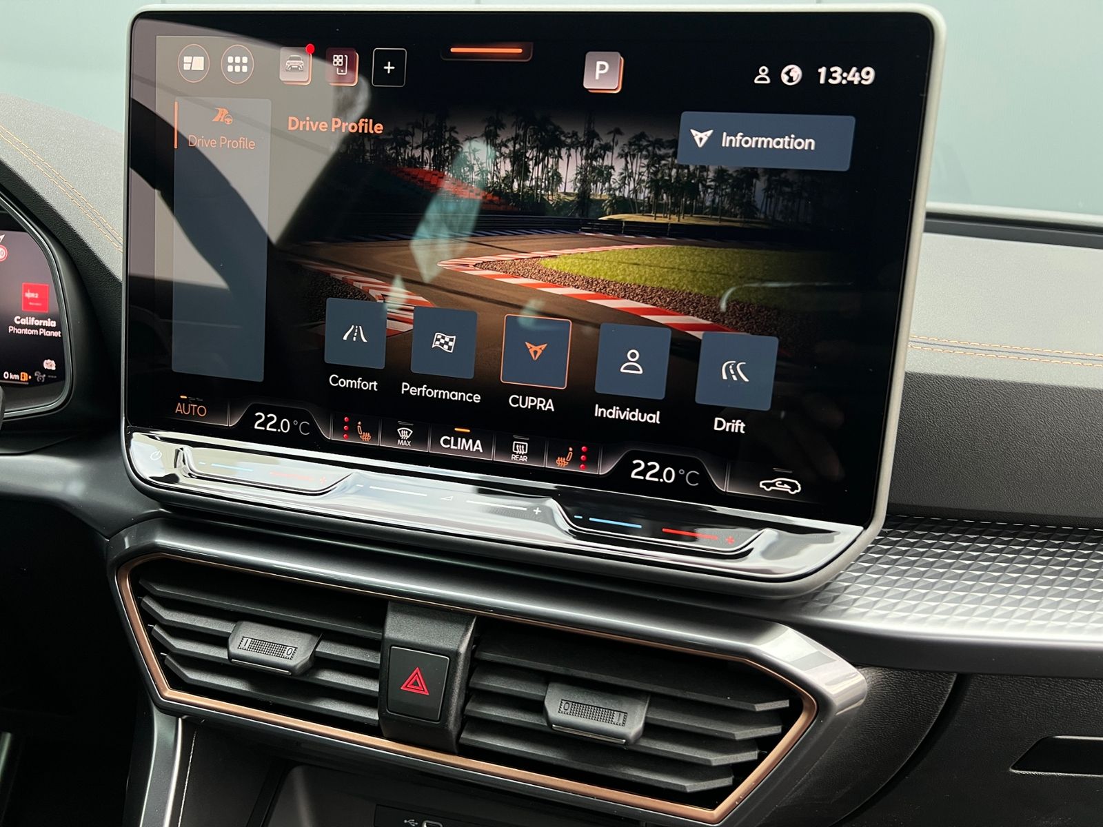 Fahrzeugabbildung CUPRA Leon Sportstourer VZ 2.0 TSI DSG 4Drive *AHK, LE