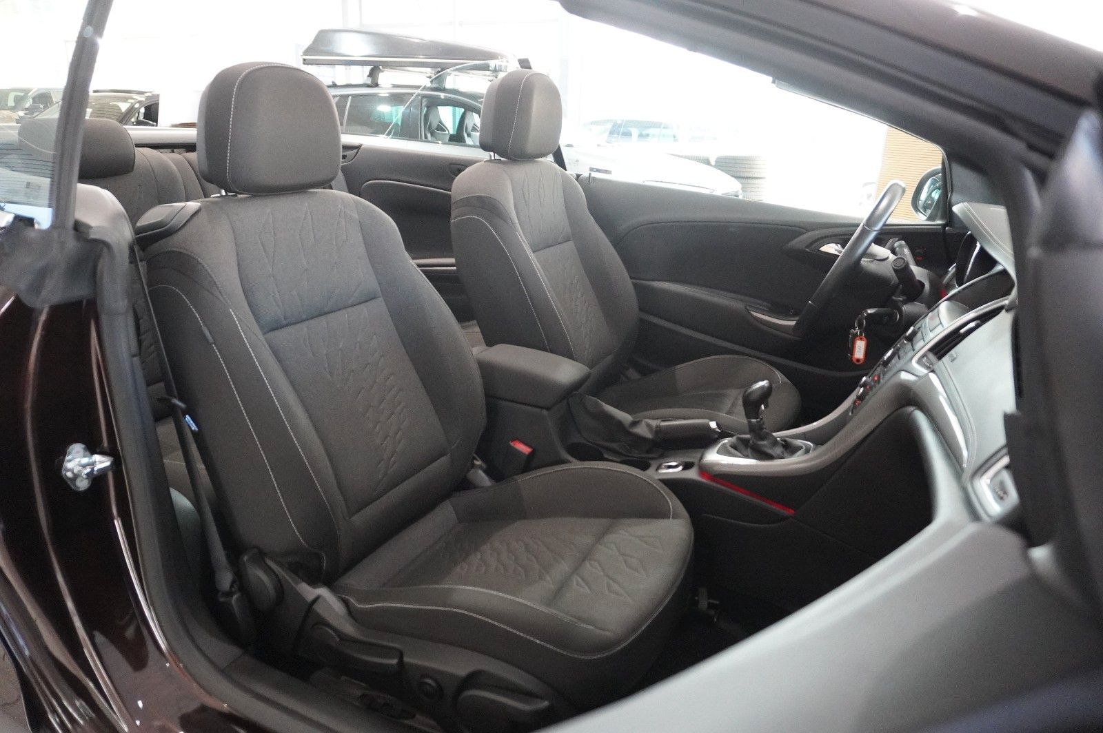 Fahrzeugabbildung Opel Cascada 1.4T EDITION SPORT/SHZ/TEMP/USB/BI-COLOR