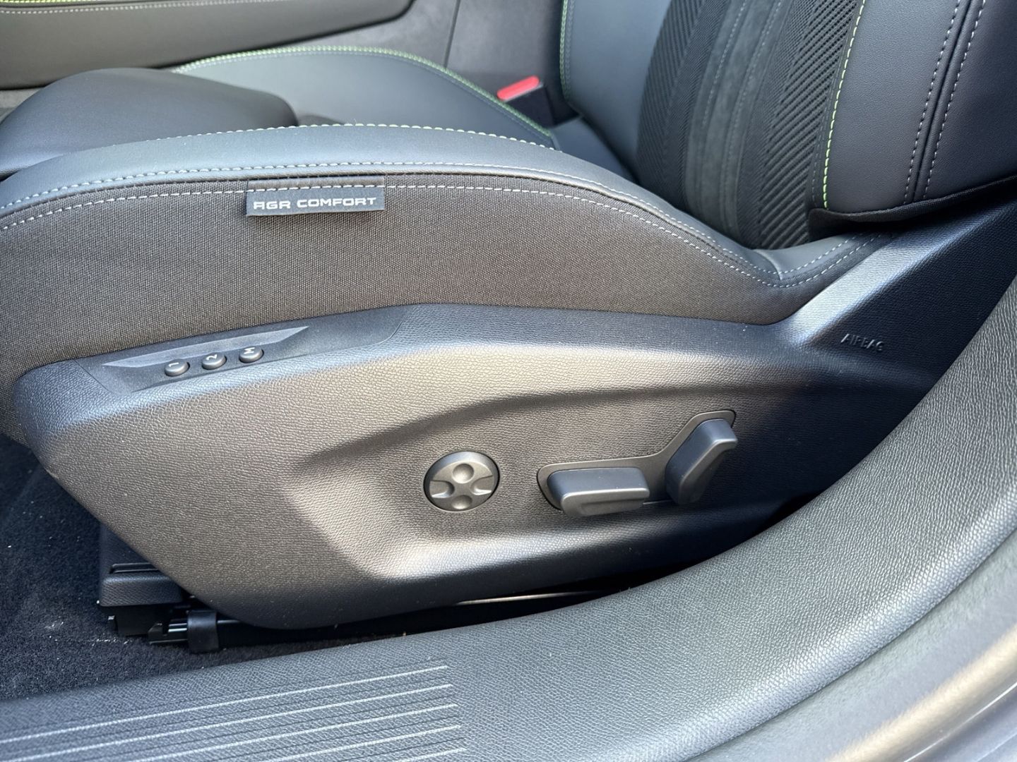 Peugeot 408 - Bild 21