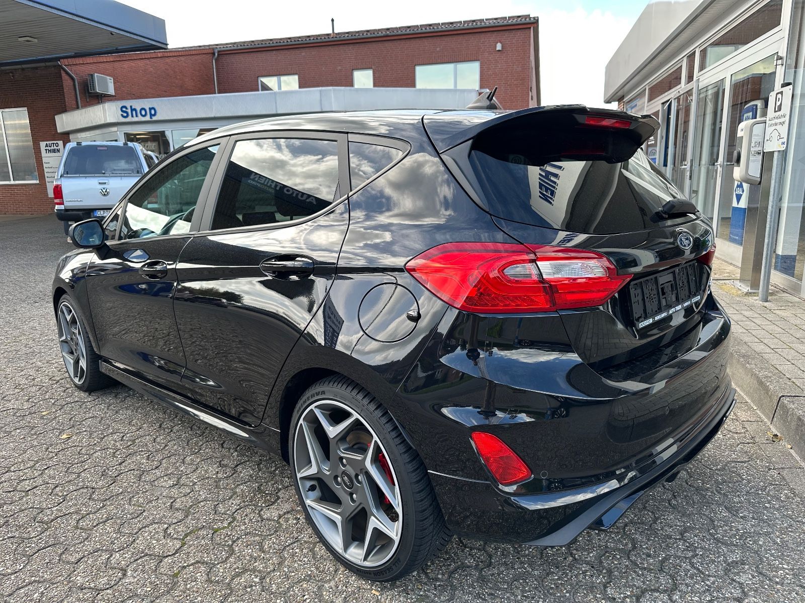 Fahrzeugabbildung Ford Fiesta 1.5 EB ST Leder-Exclusiv/Pano/LED
