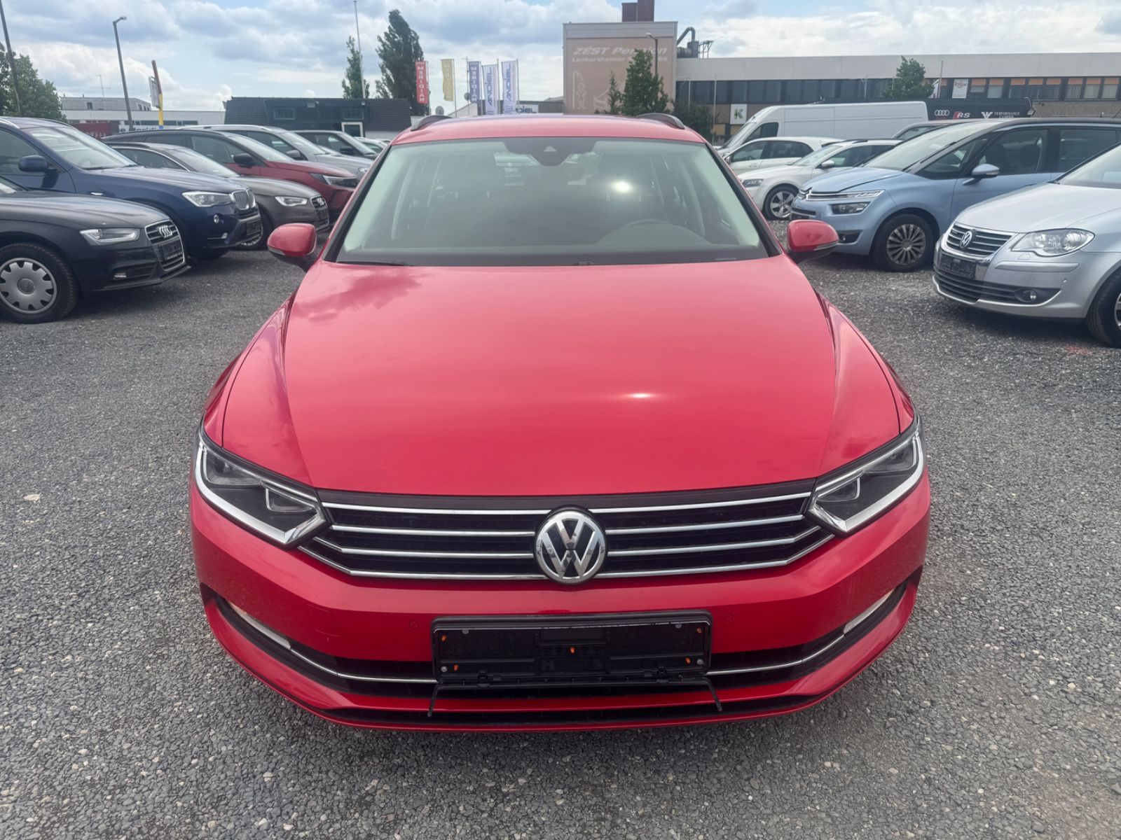 Volkswagen Passat - 1
