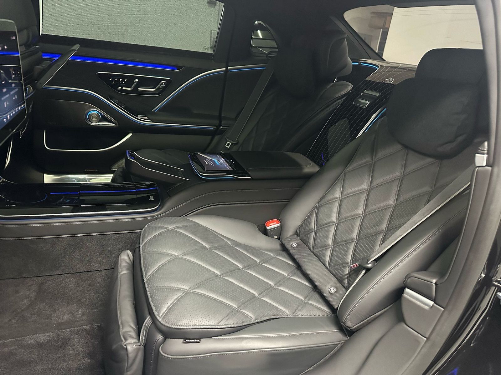 Fahrzeugabbildung Mercedes-Benz S 680 4MATIC MAYBACH *PANO*TV*MANUFAKTUR*TISCHE*