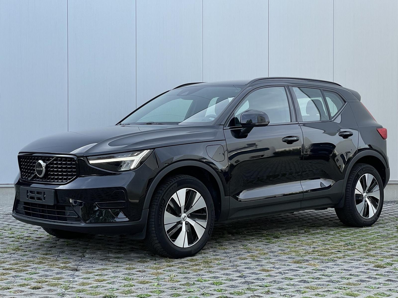 Volvo XC40 T4 Plus Dark CAM CC HK MEM HEAT 18"