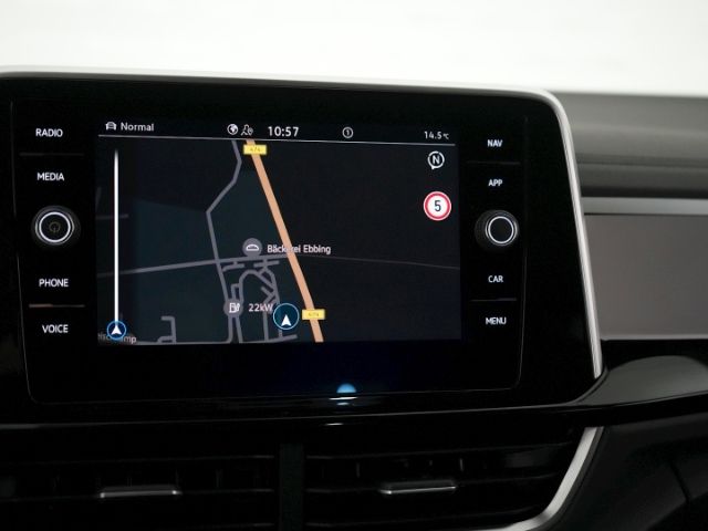 T-Roc R-LINE TDI DSG+AHK+MATRIX LED+NAVI+RÜCKFAH