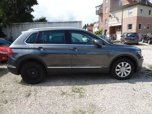 Fahrzeugabbildung Volkswagen Tiguan Highline/4Motion/HUD/AHK/Leder/AHK/