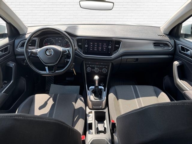 Fahrzeugabbildung Volkswagen T-Roc Style 1.5 TSI 150 PS DSG AHK SHZG LANE