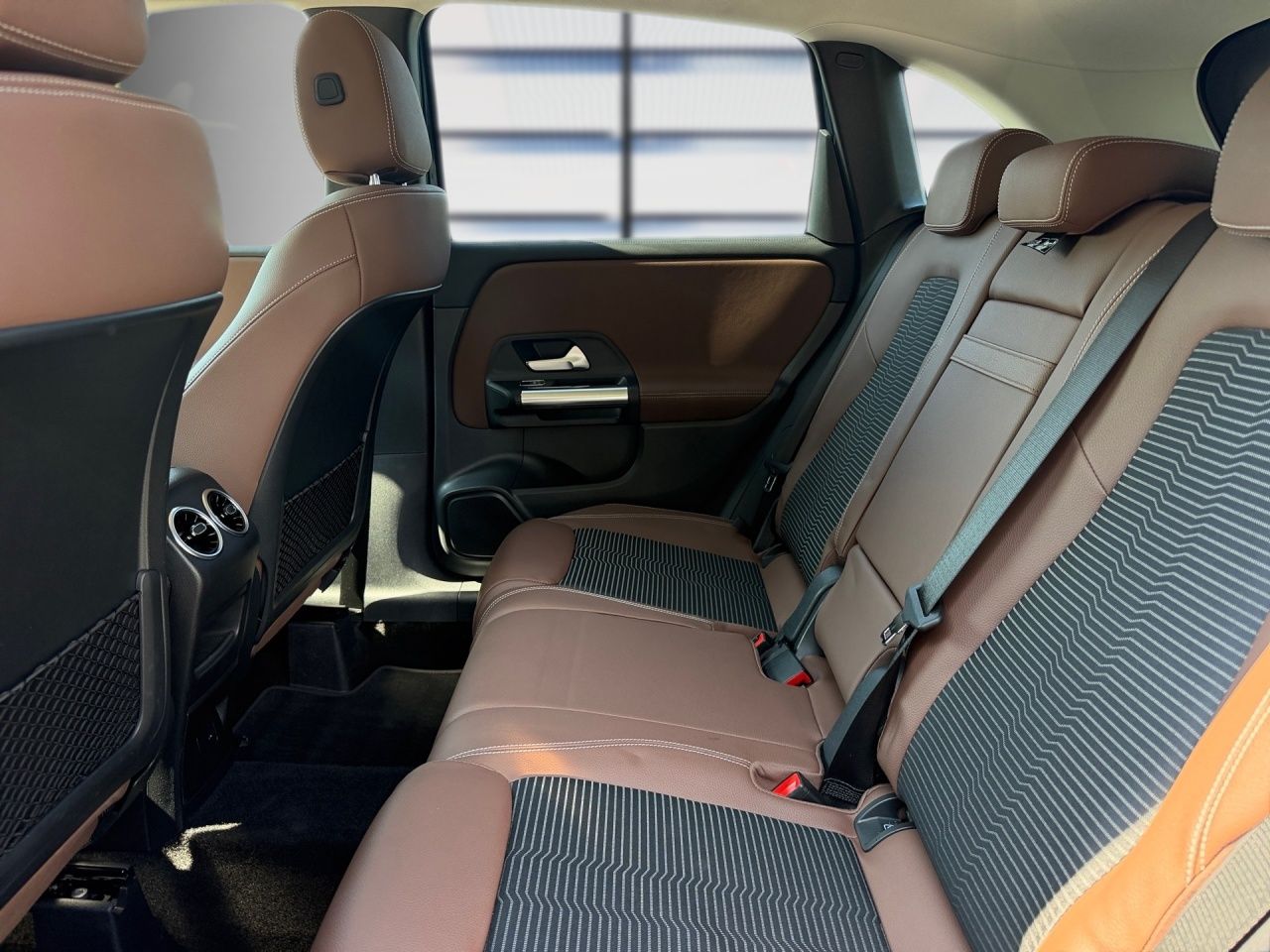 Fahrzeugabbildung Mercedes-Benz B 250 e STNDHZ+AHK+360°+LED+SHZ+TOTWINKEL+
