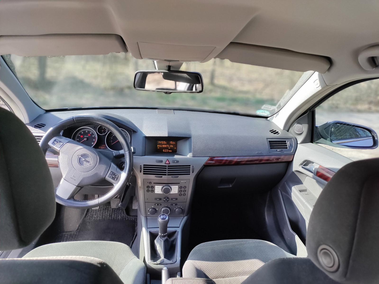 Opel Astra 2004 — photo 7