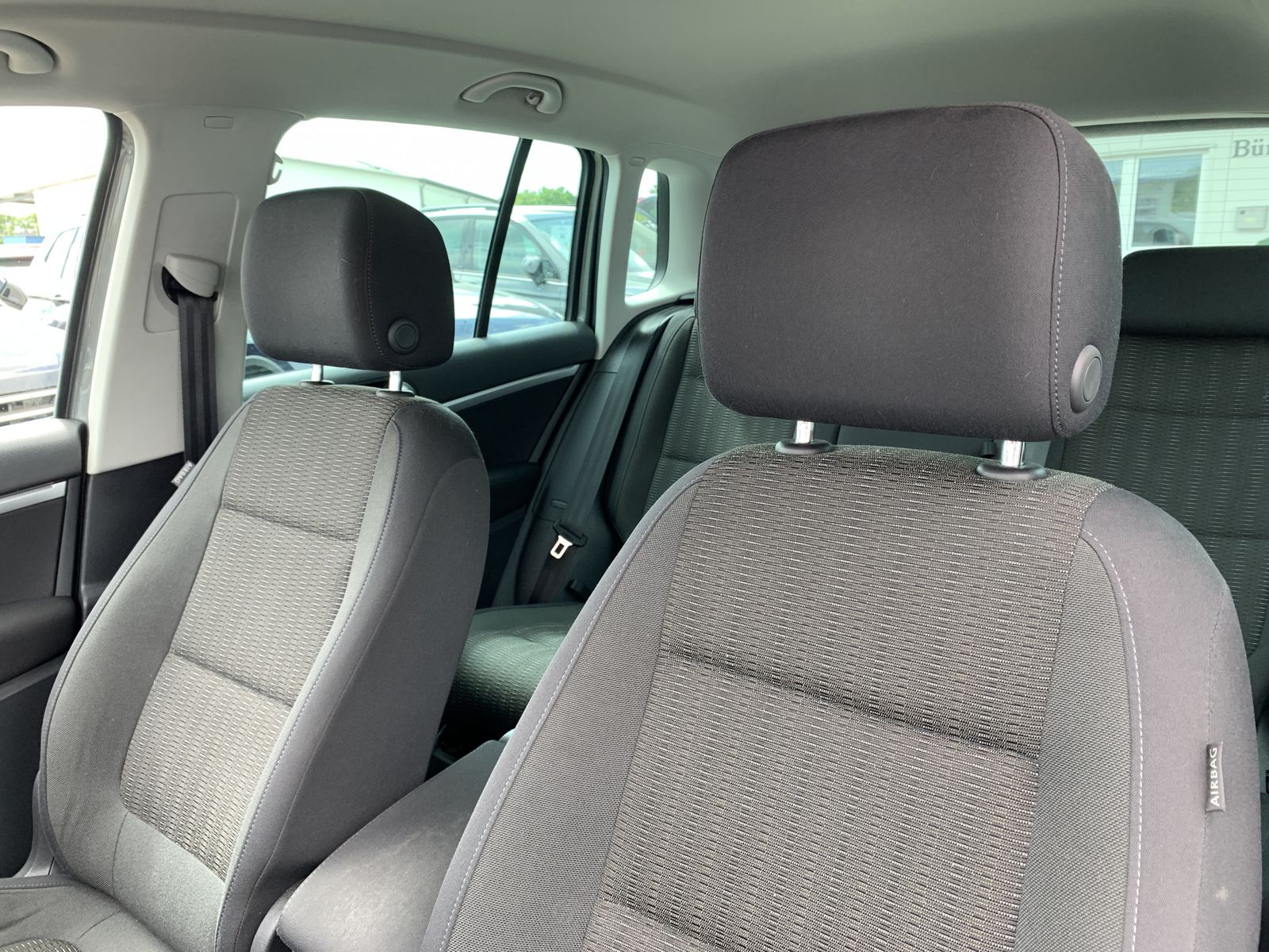 Fahrzeugabbildung Volkswagen Tiguan 1.4 TSI*Sport*AHK*STHZ*Tempomat*SHZ*