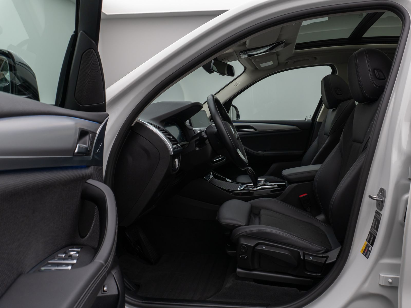 Fahrzeugabbildung BMW X3 xD30e xLine Panorama 360°HUD DAB HiFi Komfort