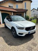 Volvo XC40 T3 R Design Geartronic Topaustattung - Volvo XC40 von privat