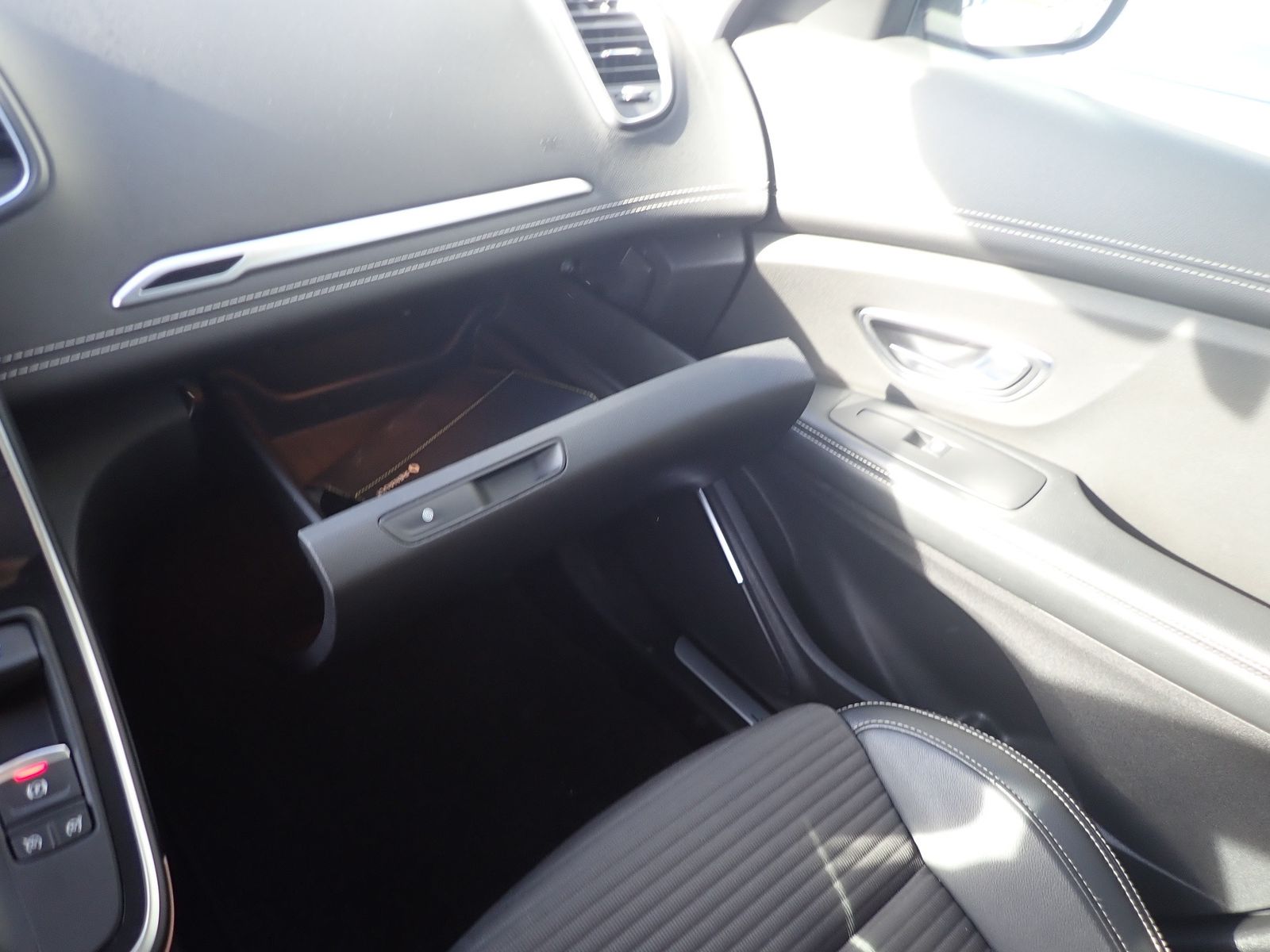 Fahrzeugabbildung Renault Scenic Grand BOSE Edition TCe 160 EDC