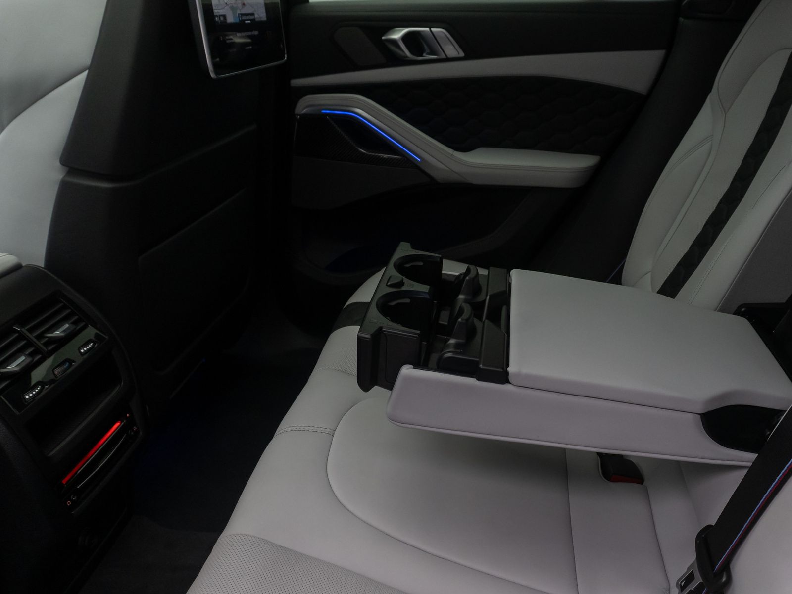 Fahrzeugabbildung BMW X6 M Competition Massage FondEnt Individual Voll