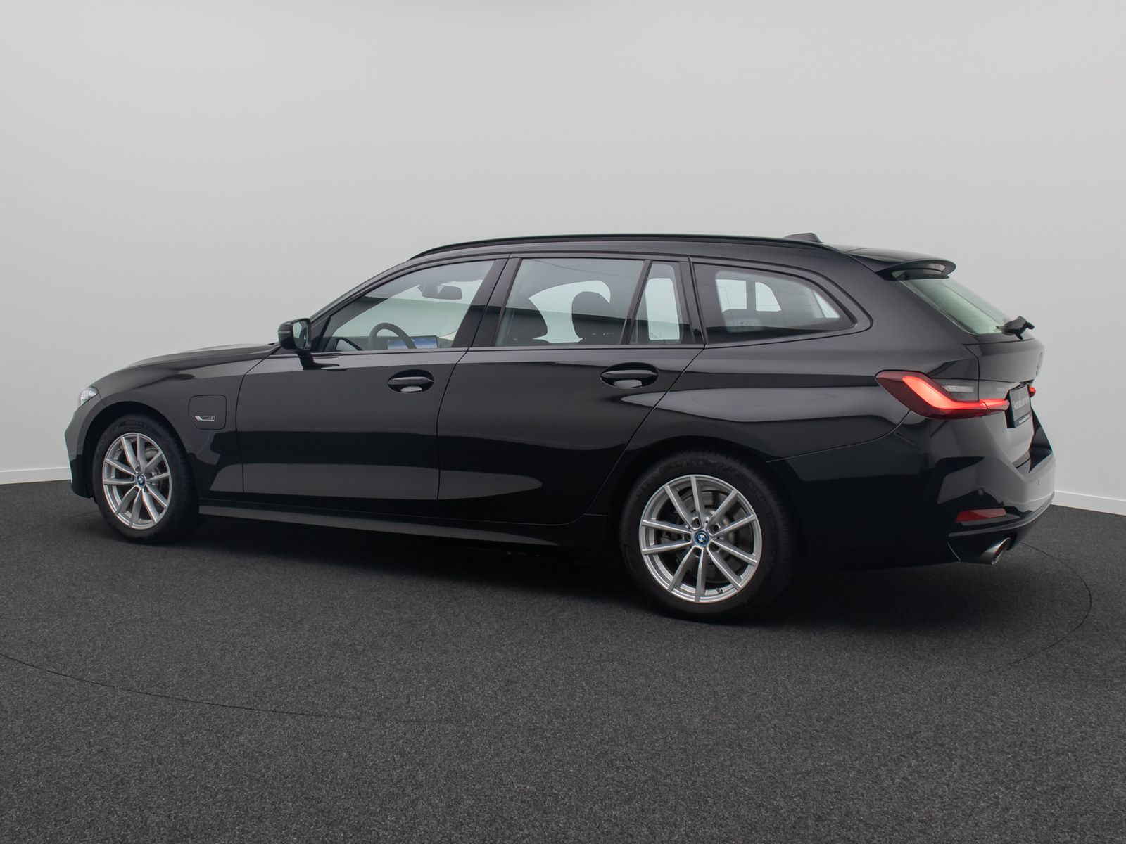 Fahrzeugabbildung BMW 320e Widscreen PDC CockpitPlus DAB Geschwindig