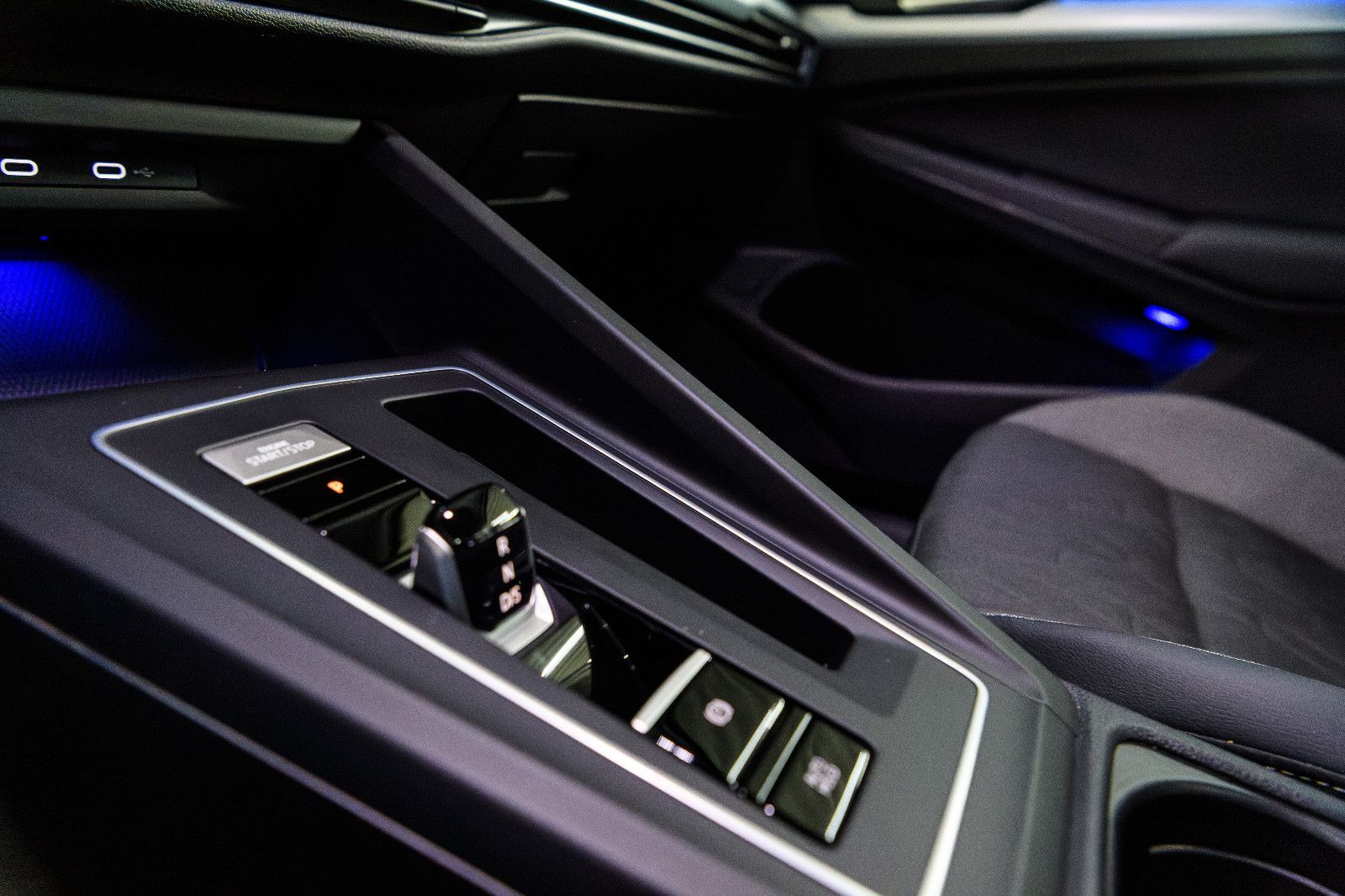 Fahrzeugabbildung Volkswagen Golf VIII GOAL 1.5 eTSI DSG +LED +Kamera +SHZ