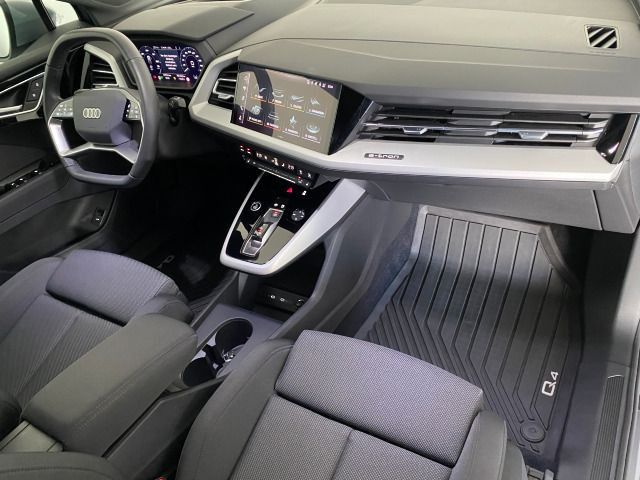Q4 e-tron AHK+NAVI+HUD+ACC+KAMERA+SHZ