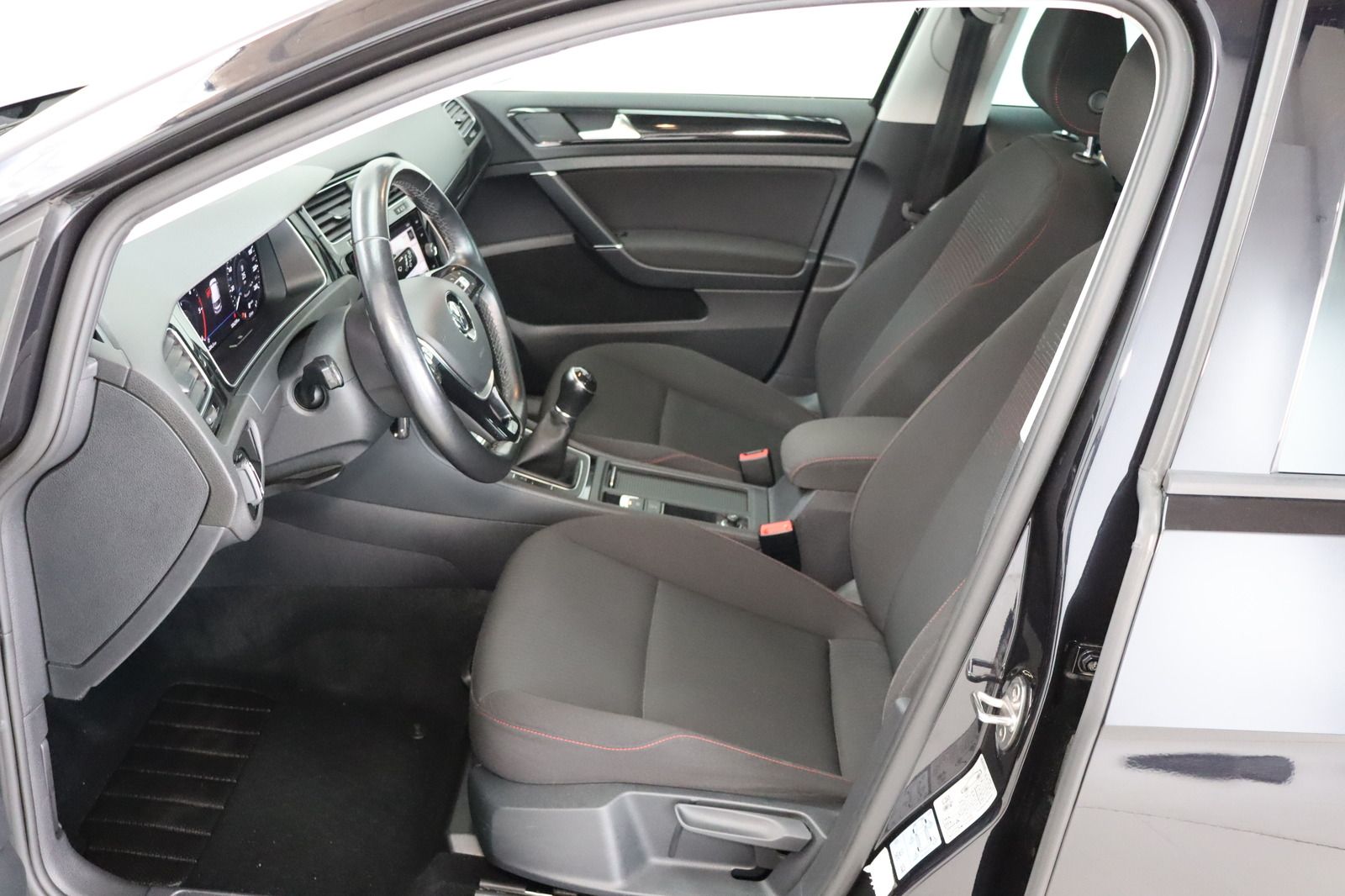 Fahrzeugabbildung Volkswagen Golf VII Sound * Standheizung * LED *