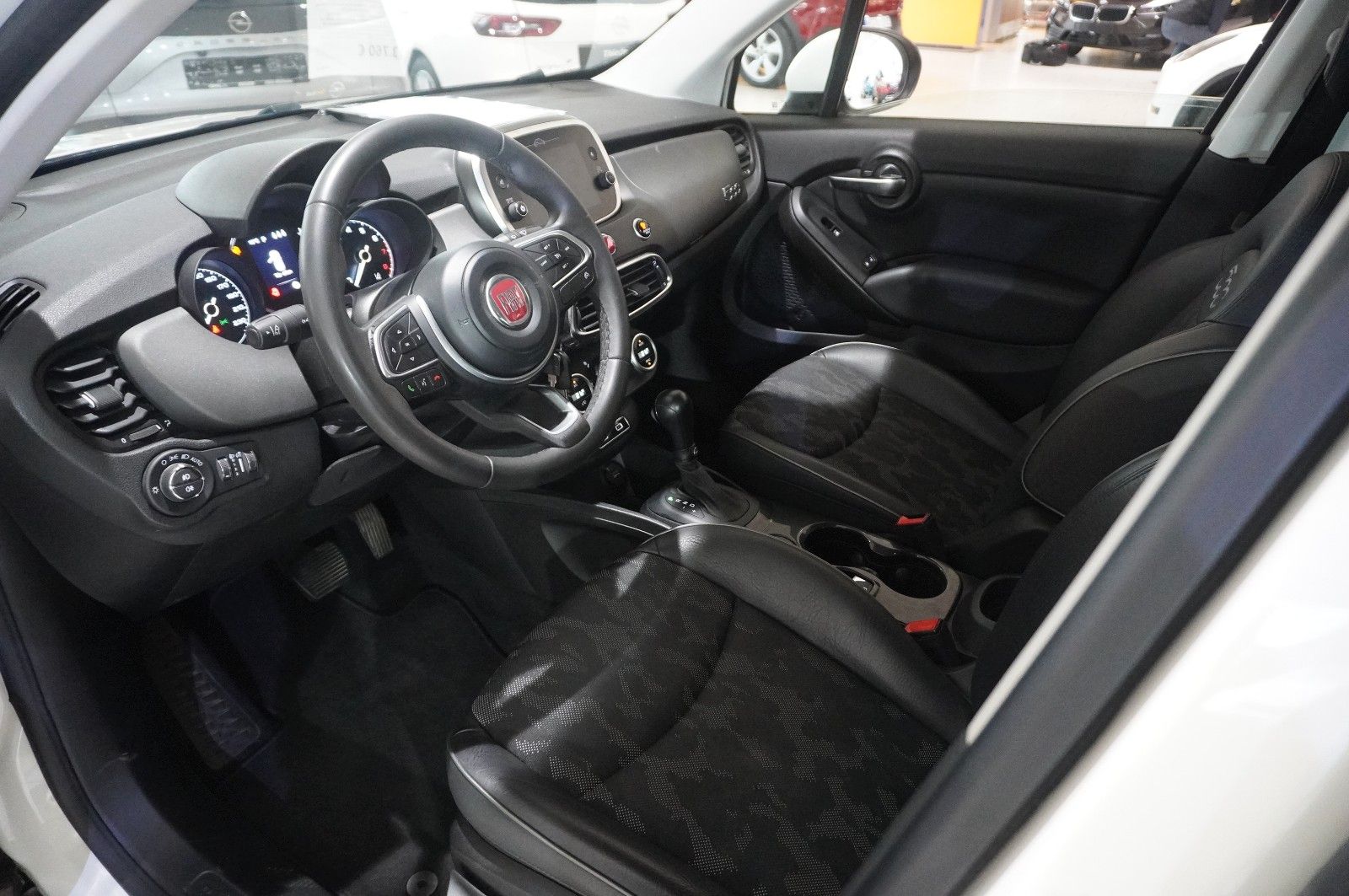 Fahrzeugabbildung Fiat 500X 1.3T CROSS DCT NAVI/LED/PDC/SPORT/TEMP/DAB+