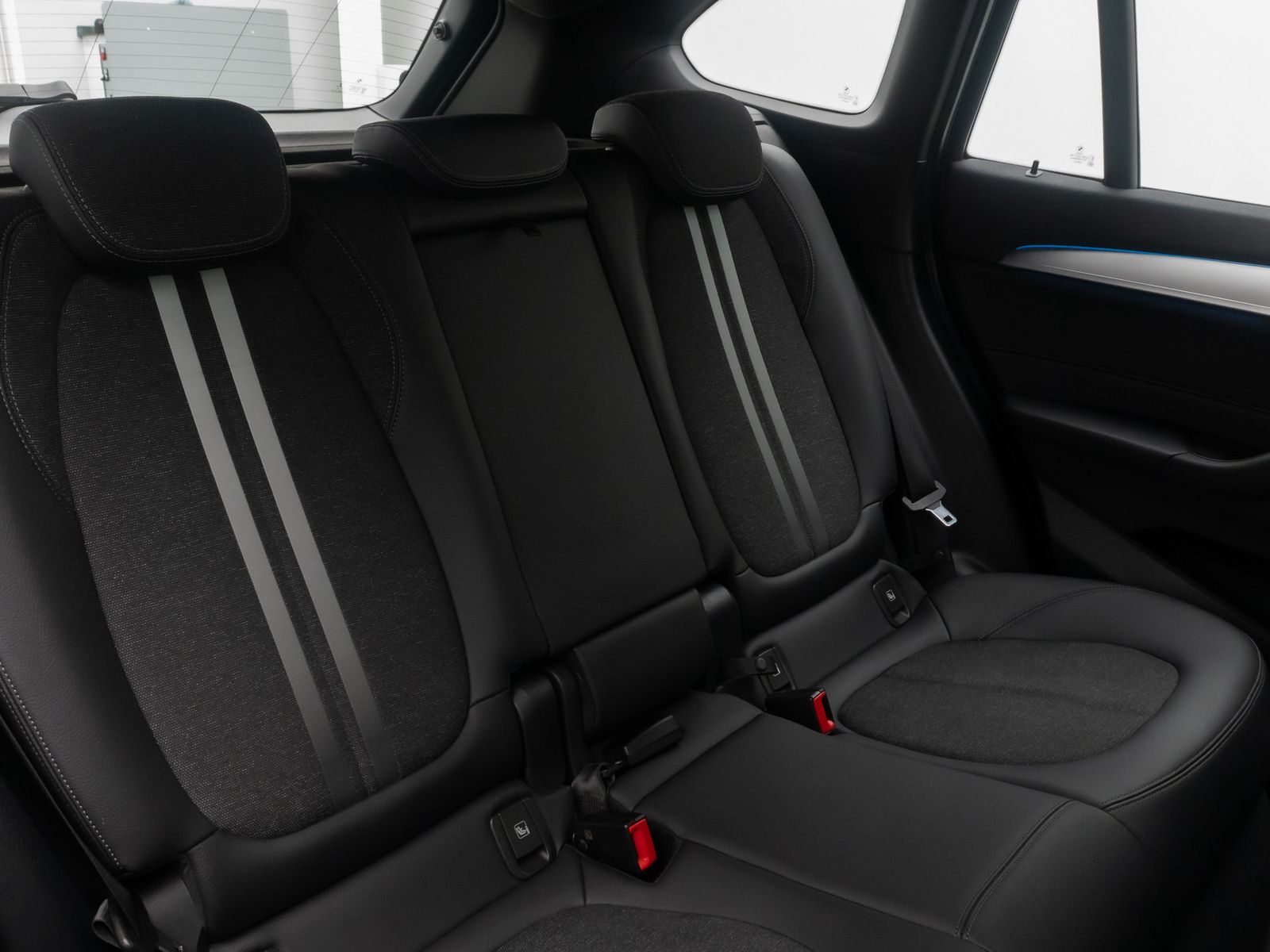 Fahrzeugabbildung BMW X1 xD25e M Sport Navi LED DAB GeschwindigReg 18"