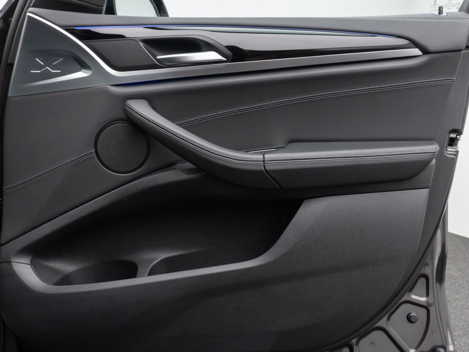 Fahrzeugabbildung BMW X3 xD30d LuxuryLine 360°HUD DAB HiFi AHK Komfort