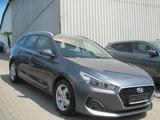 Hyundai i30 cw Trend- NAVI-KAMERA-AHK-SHZ-LHZ-ALU-2.HAND - Hyundai i30 Trend mit Diesel-Antrieb