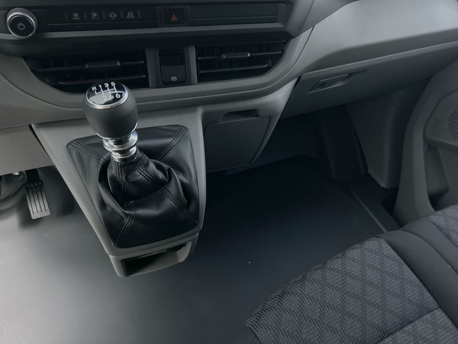 Volkswagen T7 Transporter - Bild 18