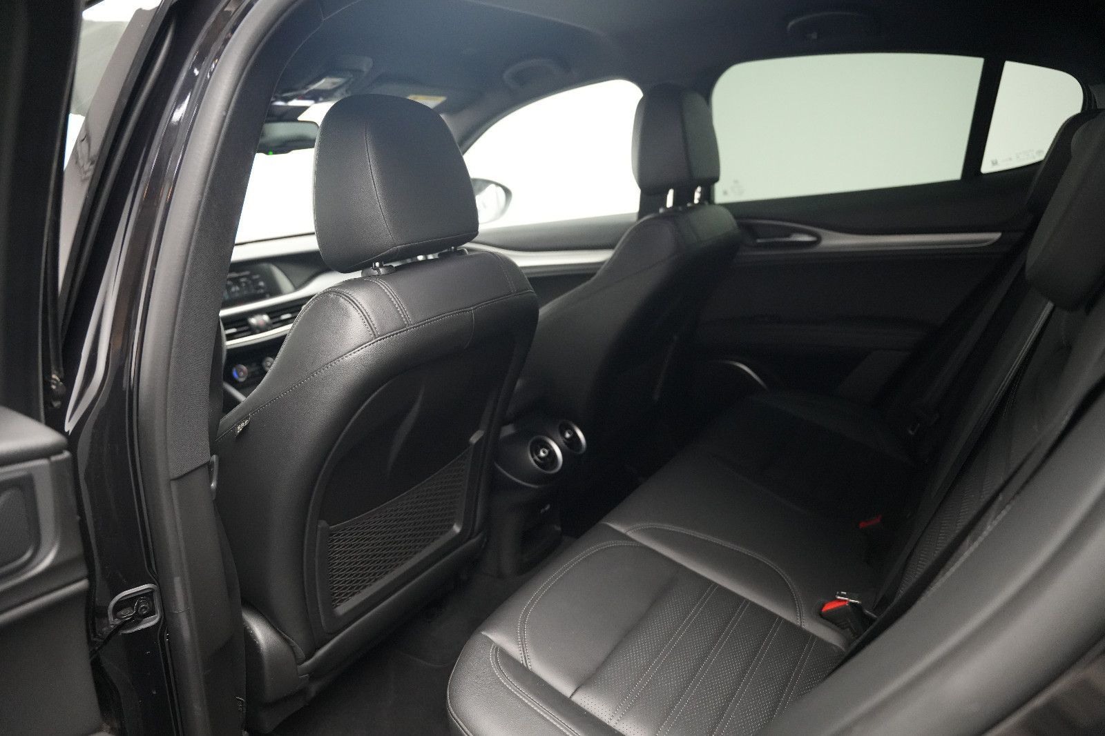 Fahrzeugabbildung Alfa Romeo Stelvio Veloce *Kamera*Leder*Memory*AllBlack