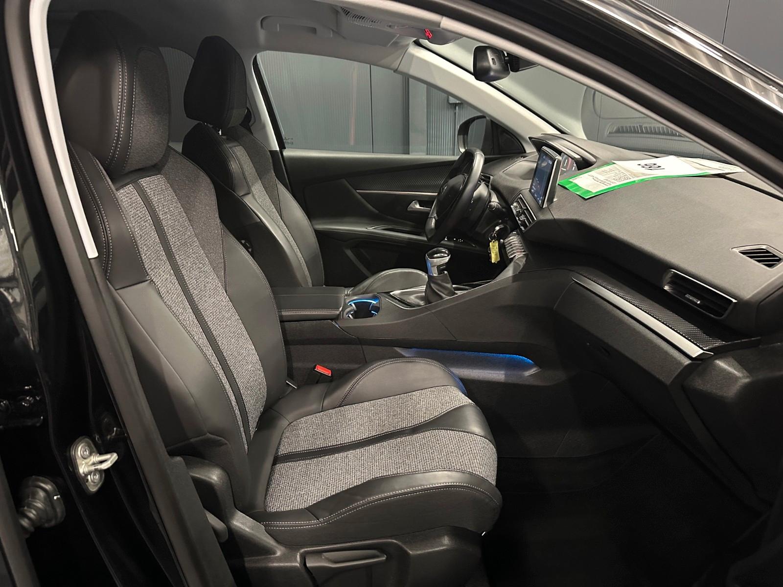 Peugeot 3008 Blue-HDI Allure *Full/LED*T-LEDER*AHK*NAVI*