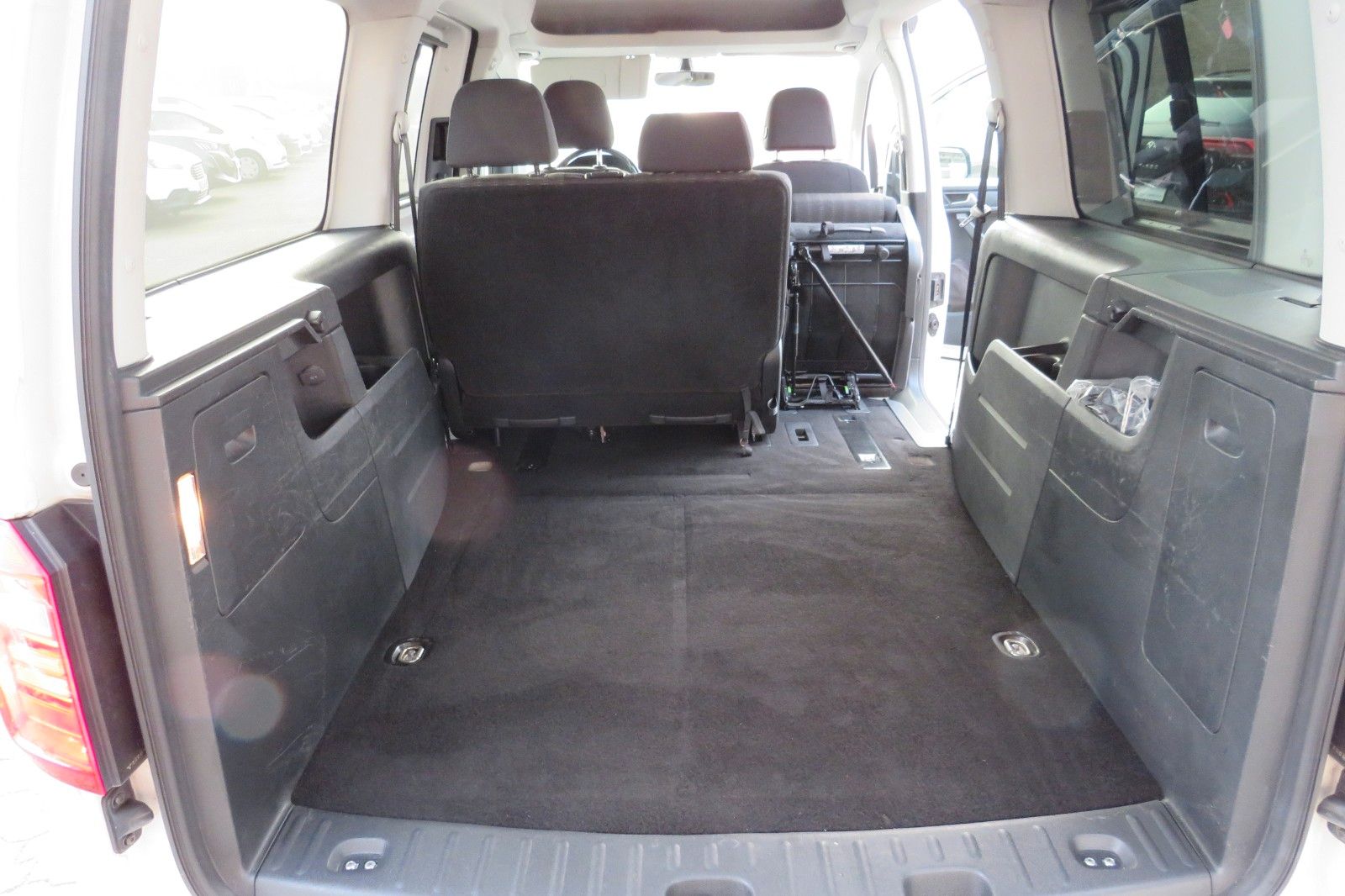 Fahrzeugabbildung Volkswagen Caddy MAXI 2.0-TDI COMFORT AHK NAVI STANDH. 1HD