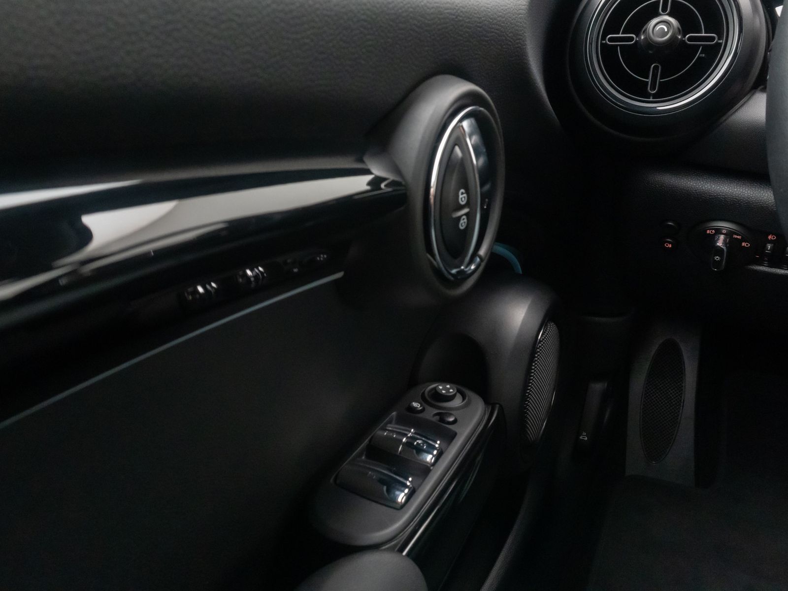 Fahrzeugabbildung MINI Cooper Cabrio Trim DAB Leder Sportsitz Komfort