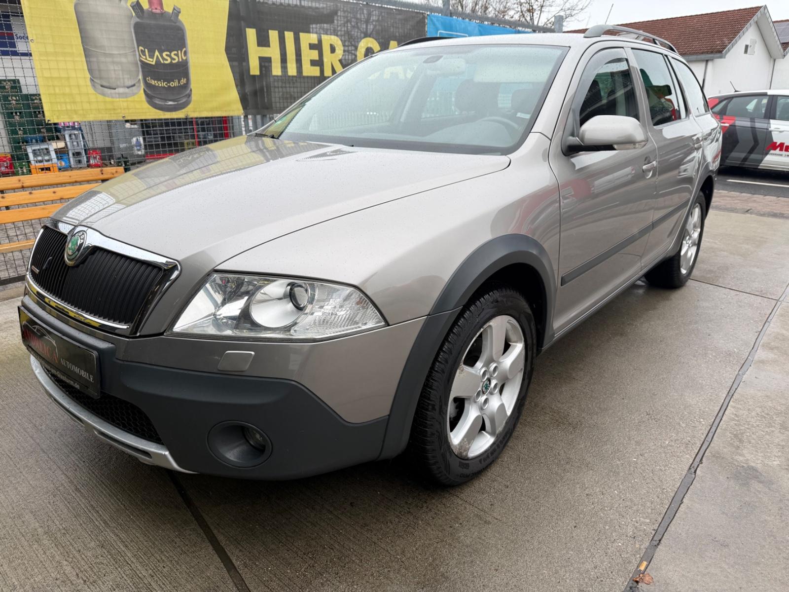 Skoda Octavia Combi Scout 4X4 / XENON / NAVI / AHK