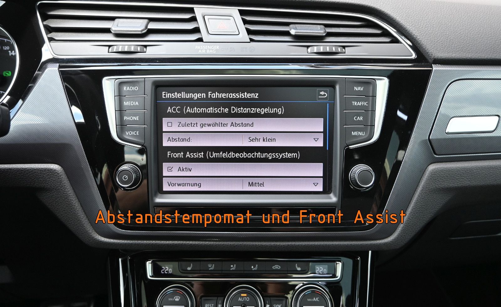 Fahrzeugabbildung Volkswagen Touran 2.0 TDI DSG R-Line °ACC°AHK°PANORAMA°KAM°