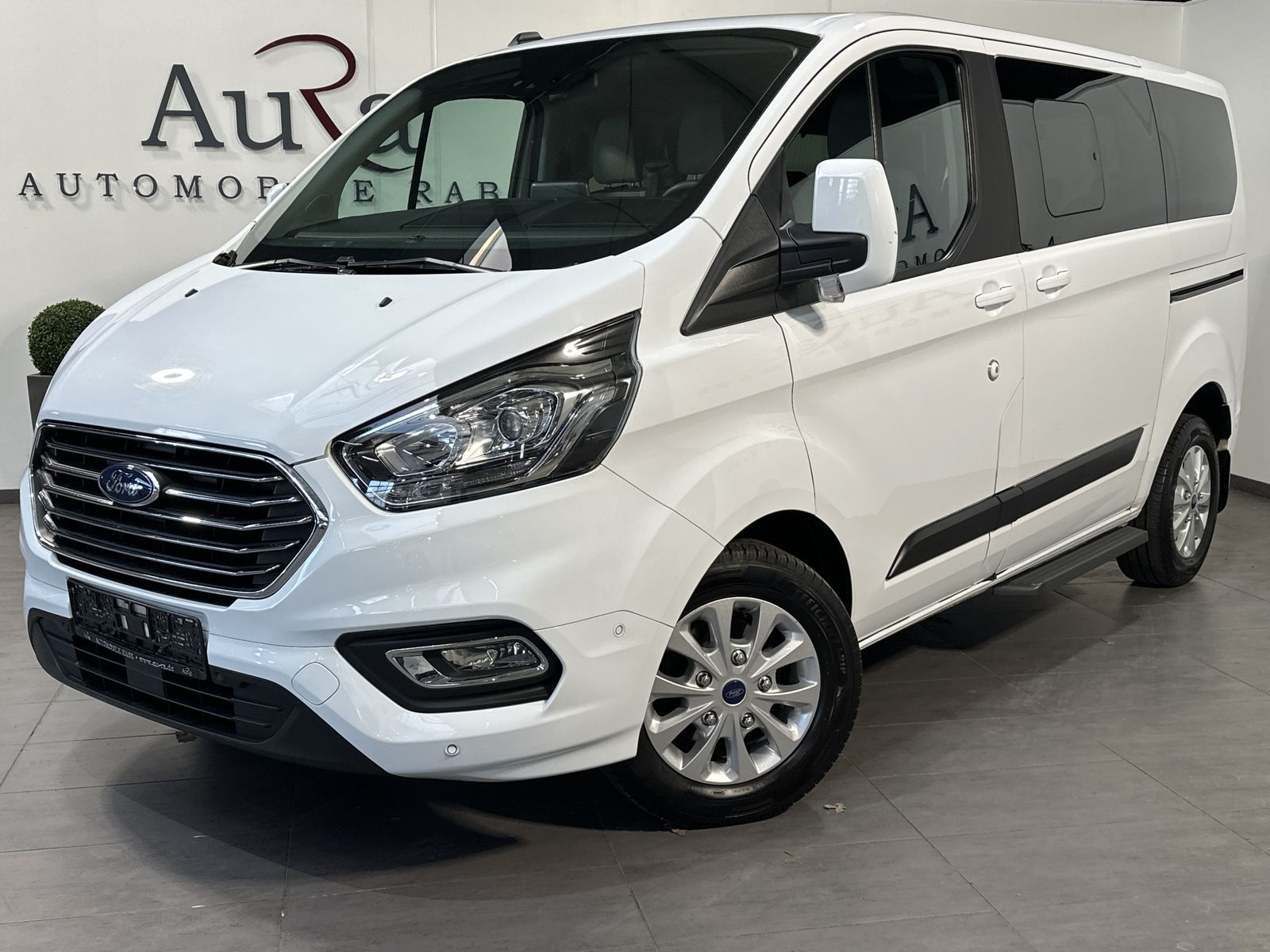 Fahrzeugabbildung Ford Tourneo Custom 320 L1H1 NAV+AHK+KAMERA+ACC+SHZ