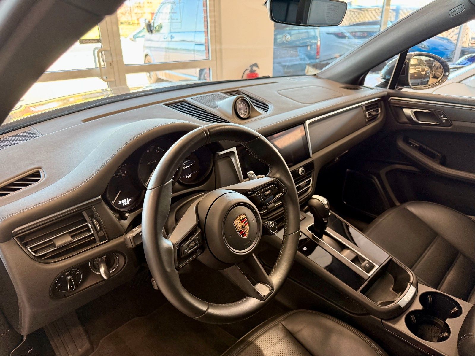 Fahrzeugabbildung Porsche Macan T Burmester/ACC/Panorama/Keyless/APPROVED