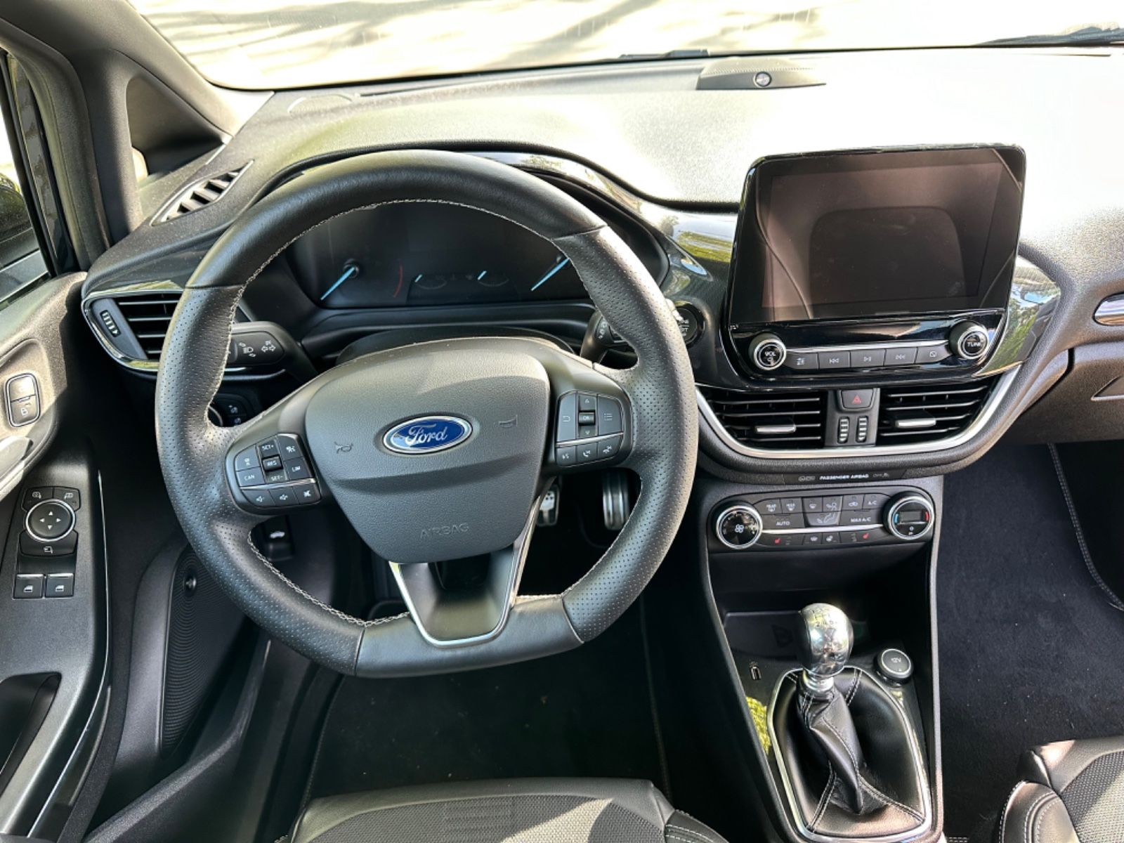 Fahrzeugabbildung Ford Fiesta 1.0 EcoBoost ST-Line*Keyless*Pano*Bang&O*