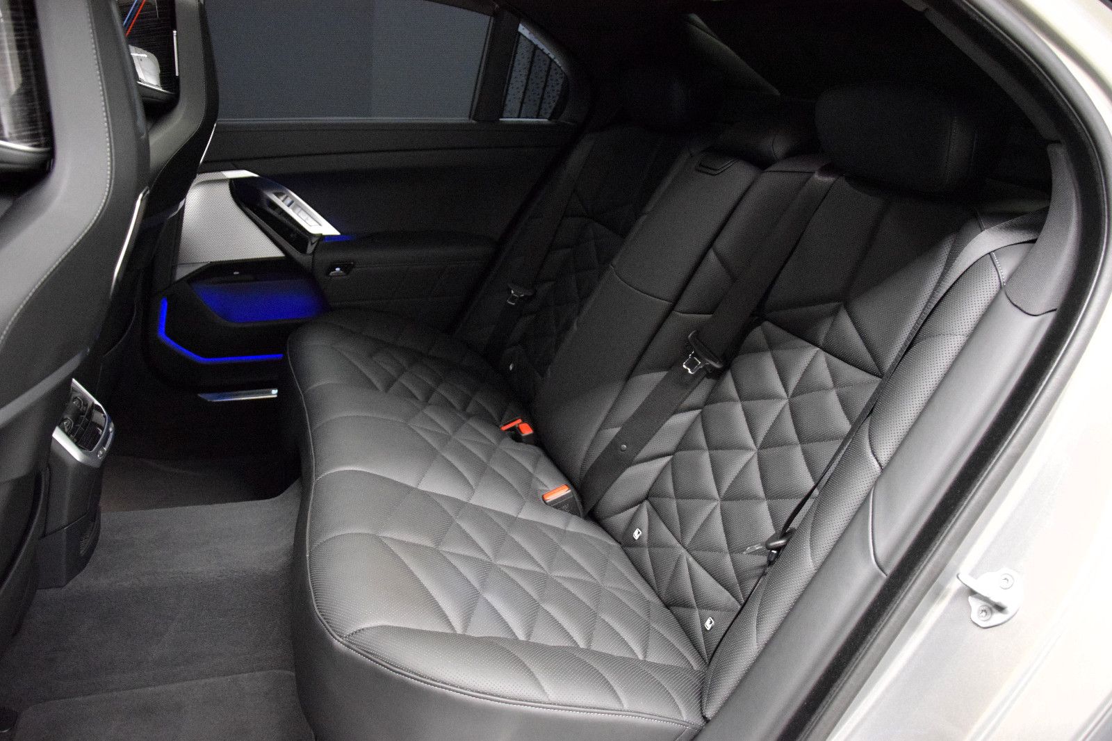 Fahrzeugabbildung BMW 740d xDrive M Sport Sky-Lounge AHK Standheizung