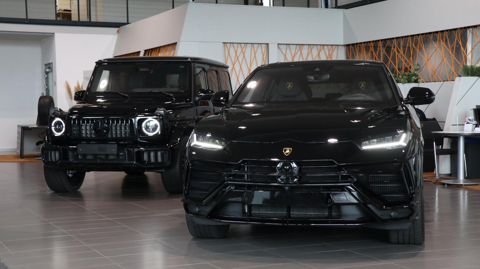 showroom-image-top
