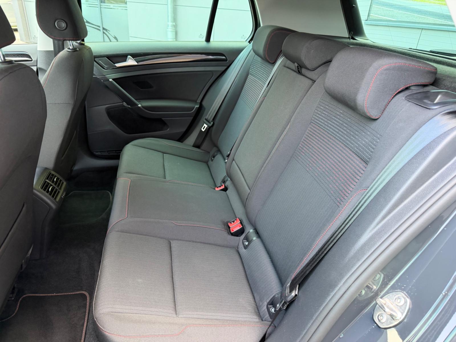 Volkswagen Golf VII Lim. Sound/ACC/AUTOMATIK/SHZ/NAVI/