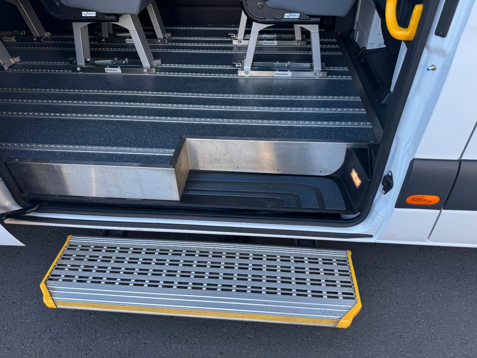 Fahrzeugabbildung Mercedes-Benz Sprinter 317 CDI Rollstuhl/Behinderten Lift