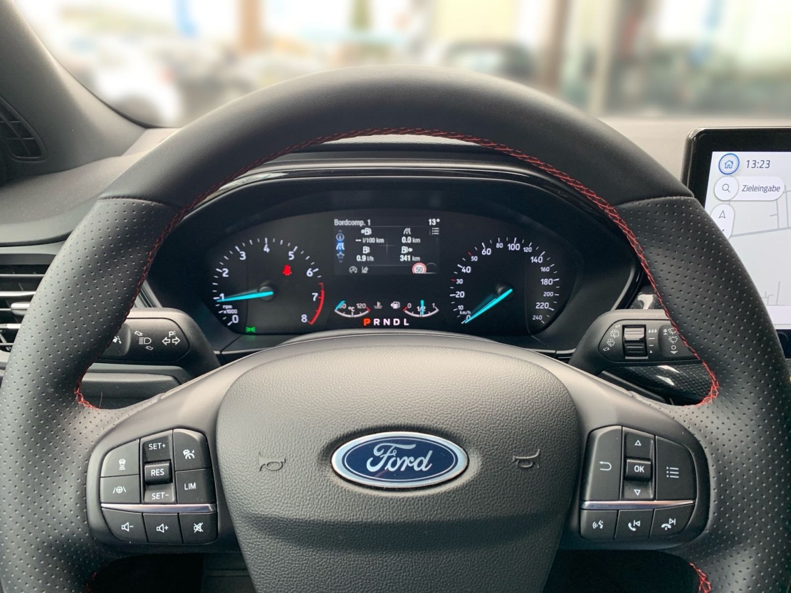 Fahrzeugabbildung Ford Focus 1.0 AT EcoBoost Mild-Hybrid ST-Line S/S Na