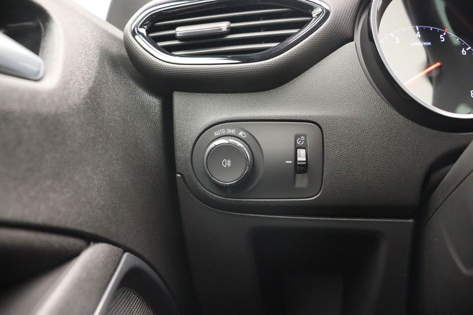 Fahrzeugabbildung Opel Crossland 1.2 Elegance NAVI LED KAMERA